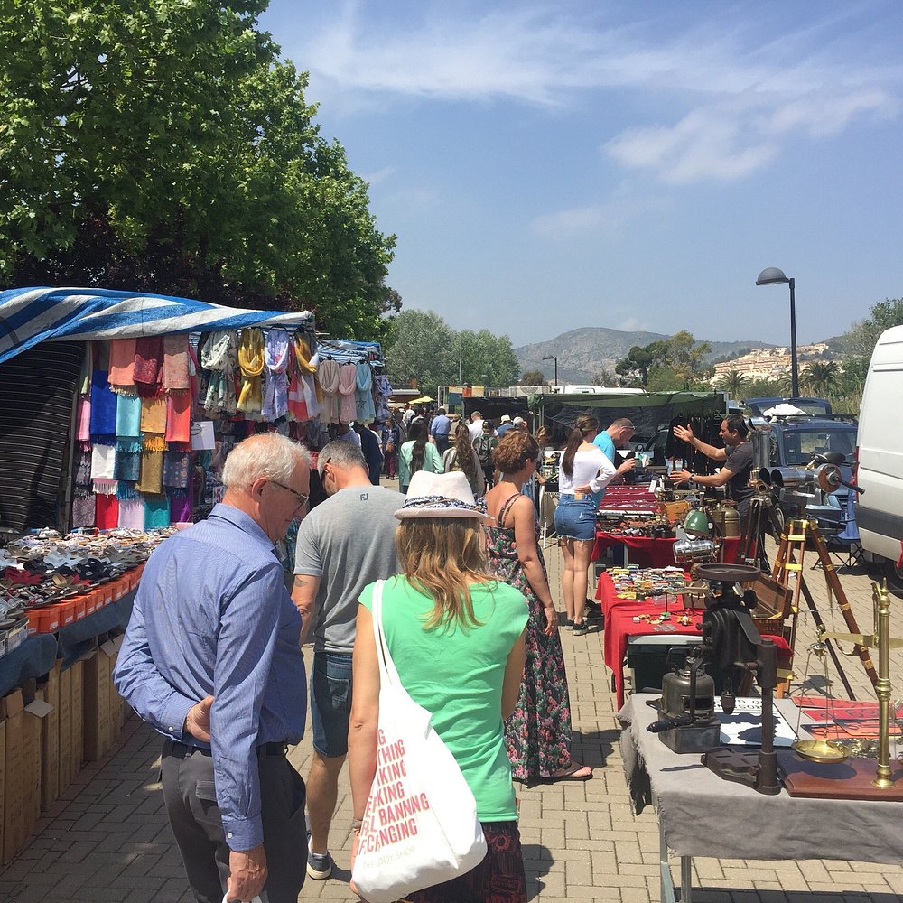 Rastro de antigüedades de Jalón: un plan perfecto frente a Bouquet Xaló