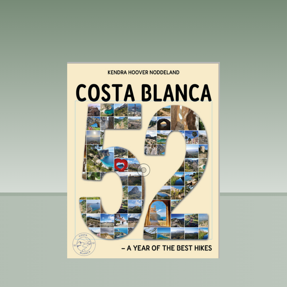 Portada del libro Costa Blanca 52 – A Year of the Best Hikes de Kendra Hoover Noddleland, con gran número 52 formado por un collage de paisajes y rutas de la Costa Blanca sobre fondo claro.