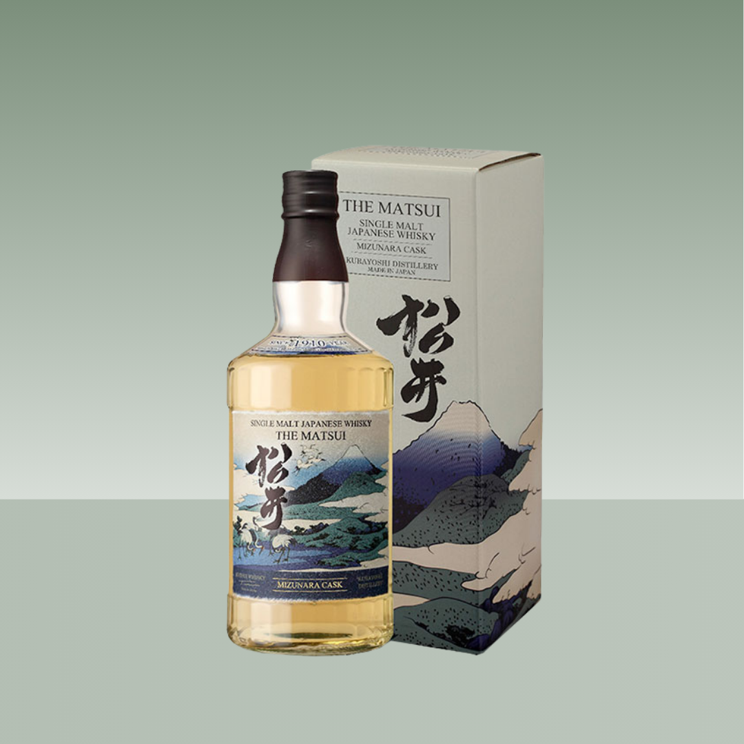 Botella de whisky japonés The Matsui Mizunara Cask junto a su estuche decorado con un paisaje tradicional, mostrando su diseño artístico y el color dorado del whisky