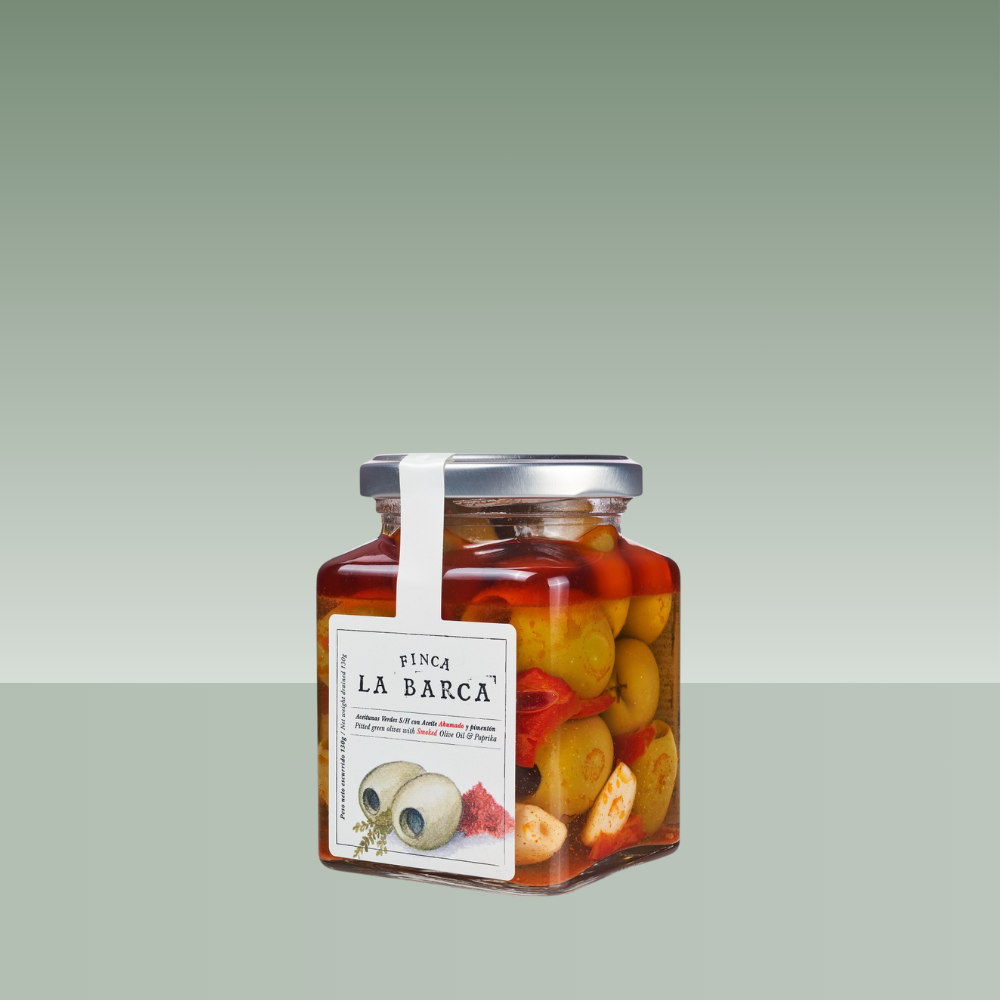 FINCA LA BARCA | ACEITUNAS VERDES CON ACEITE AHUMADO Y PIMENTÓN 130G