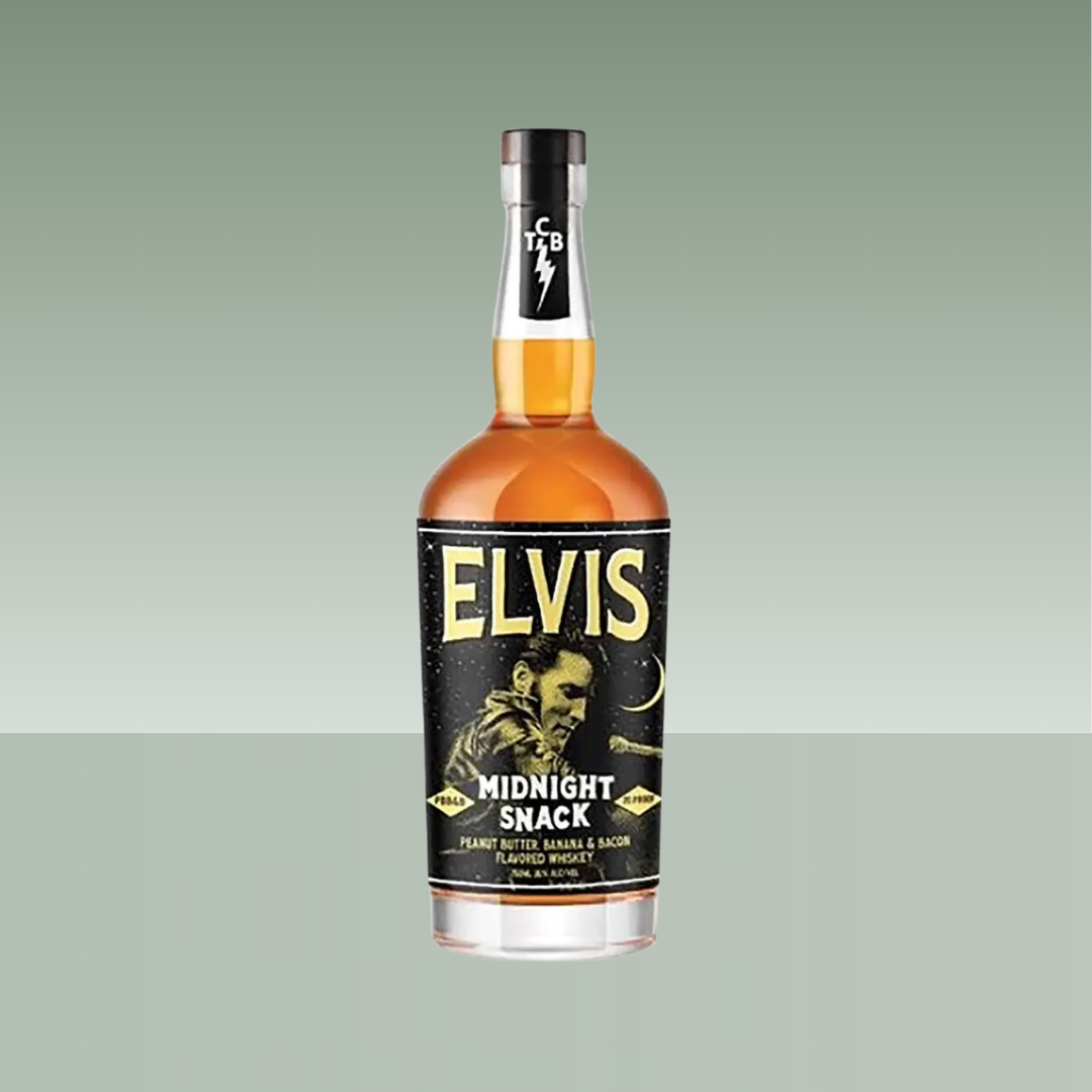 Botella de Elvis Midnight Snack Peanut Butter Banana & Bacon Flavored Whiskey 700 ml con etiqueta negra ilustrada.