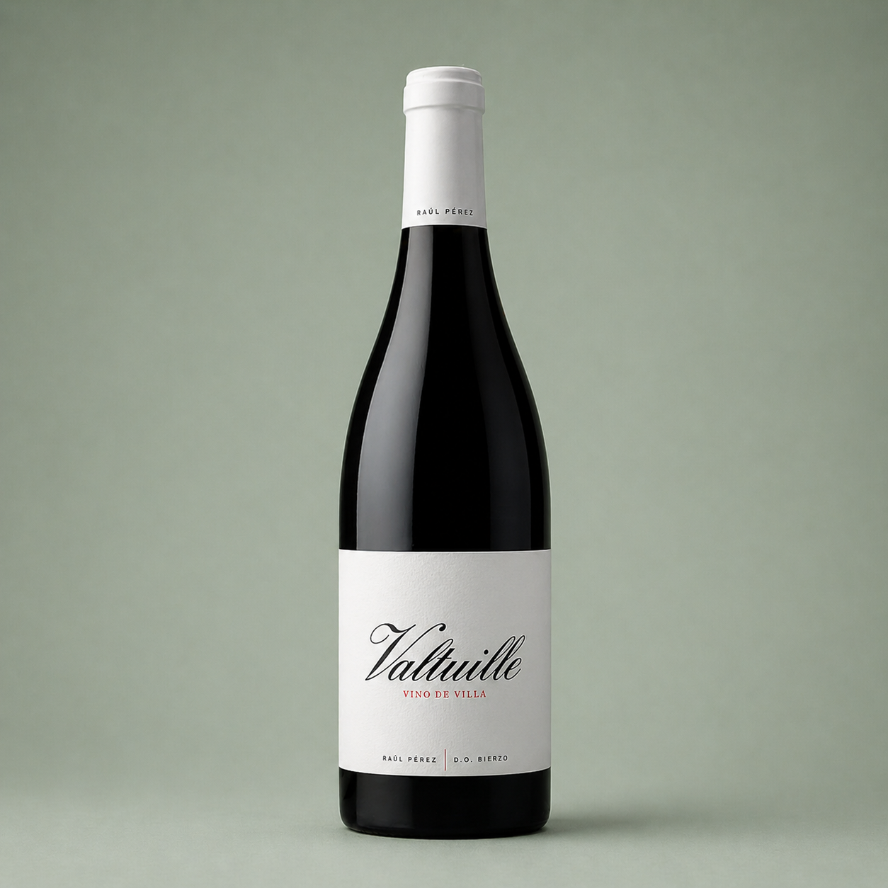Botella de vino tinto Valtuille Vino de Villa de Raúl Pérez elaborada en la DO Bierzo.