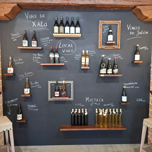 Vino natural en Xaló – Descubre los vinos de mínima intervención en Bouquet Xaló