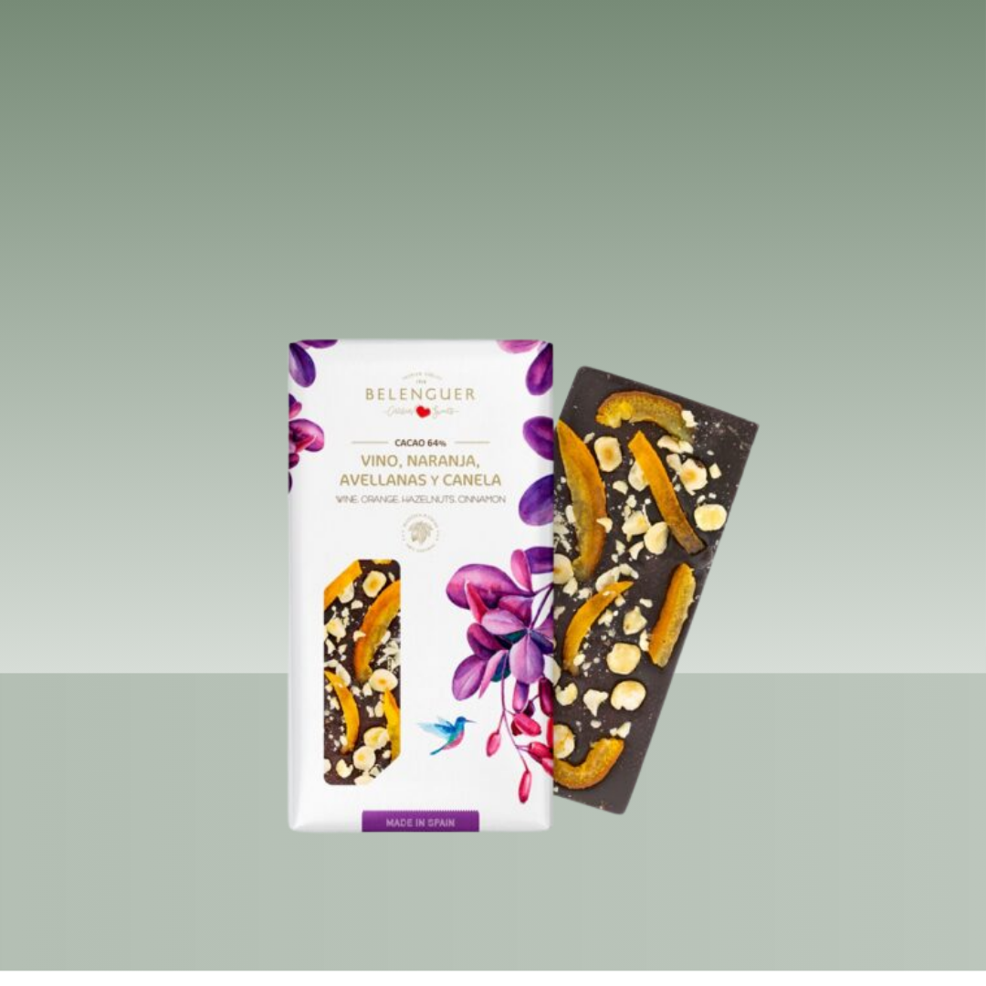 Tableta Belenguer Chocolate Negro 64 % con vino, naranja, avellanas y canela. Chocolate artesanal elaborado en España, con inclusiones naturales y perfil aromático especiado y cítrico. Ideal para regalo gourmet.