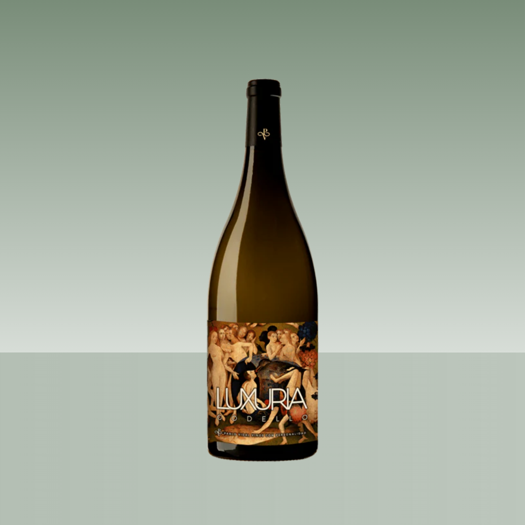 Botella de vino blanco Luxuria de Valpiedra, con botella estilizada y etiqueta artística de inspiración clásica con figuras humanas, presentada sobre fondo neutro verde suave.