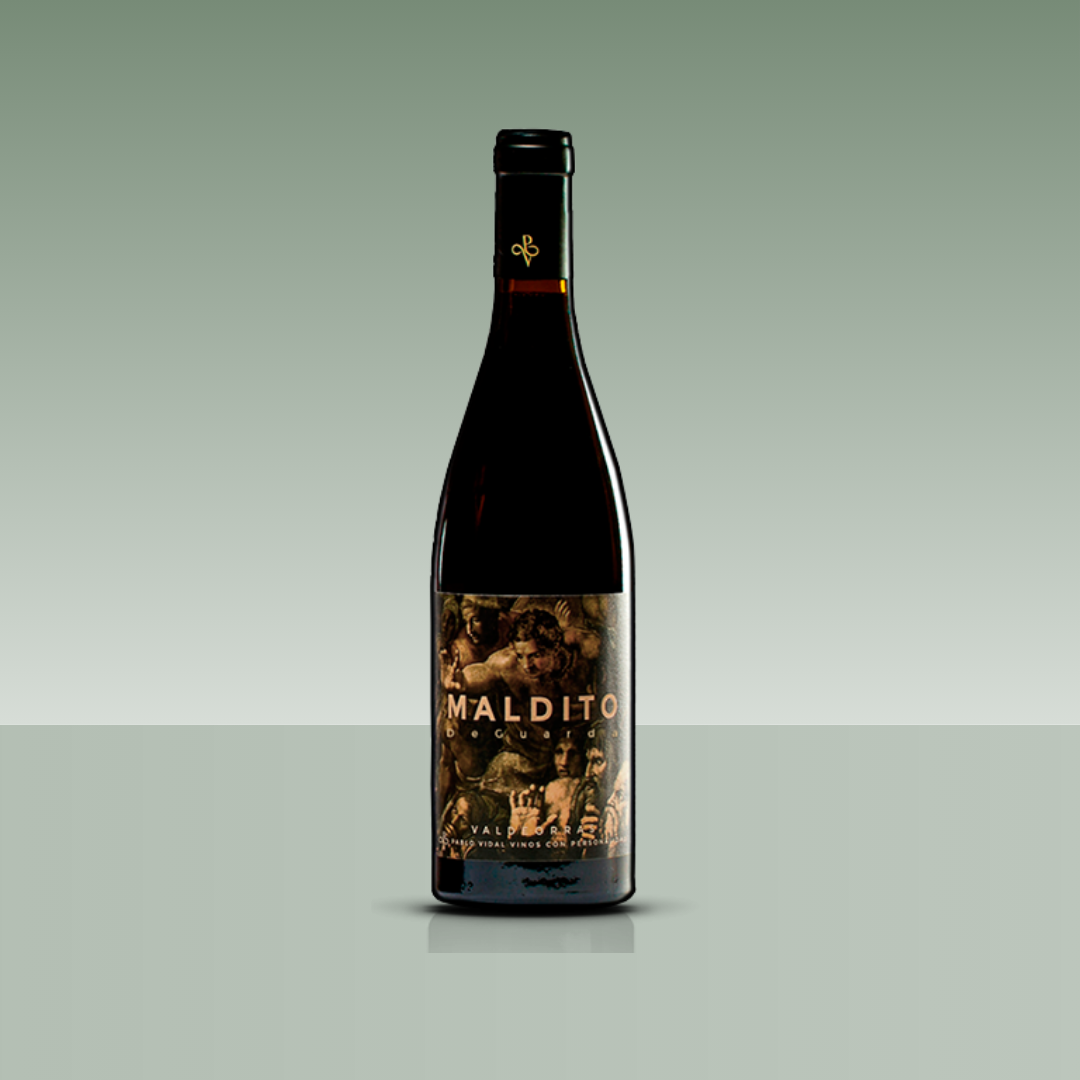 Botella de vino tinto Maldito de Valpiedra, con botella oscura y etiqueta artística de estilo barroco con figuras clásicas, presentada sobre fondo neutro verde suave.