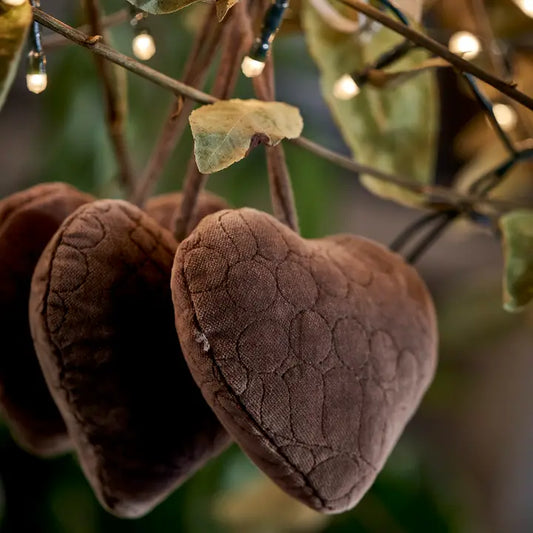 COLGANTE CORAZÓN TERCIOPELO MARRÓN MOCA