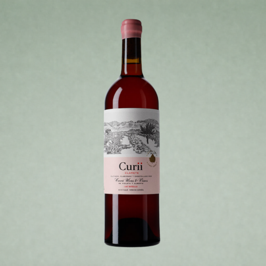 Botella de Curii Clarete, vino rosado con etiqueta de paisaje ilustrado en tonos suaves.