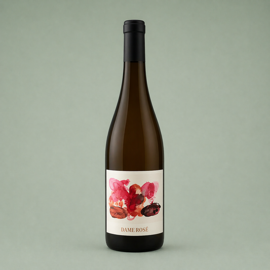 Botella de Dame Rosé, vino rosado artesanal con etiqueta artística de tonos rojos y rosados.