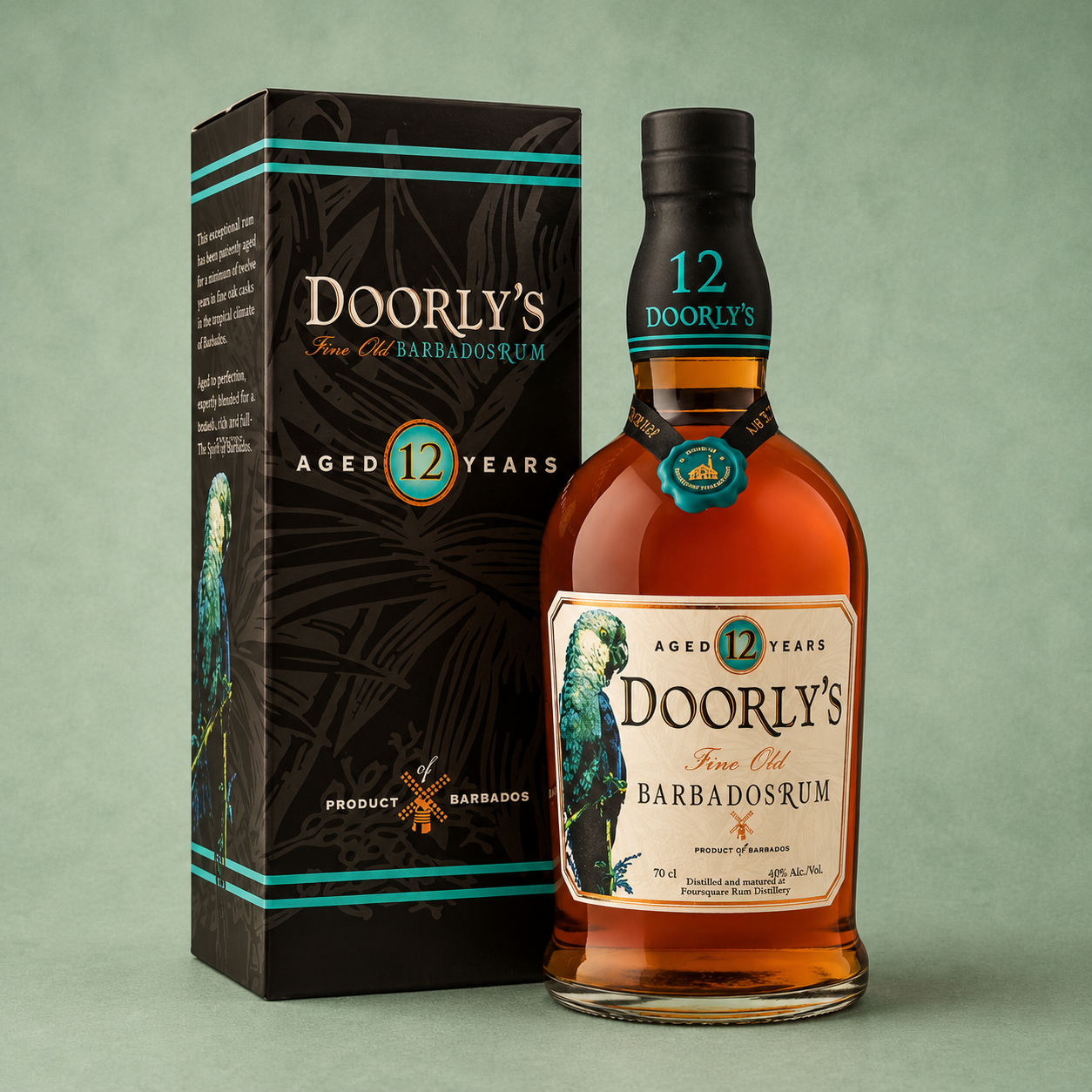 Botella y estuche de ron Doorly’s 12 Years Barbados Rum.