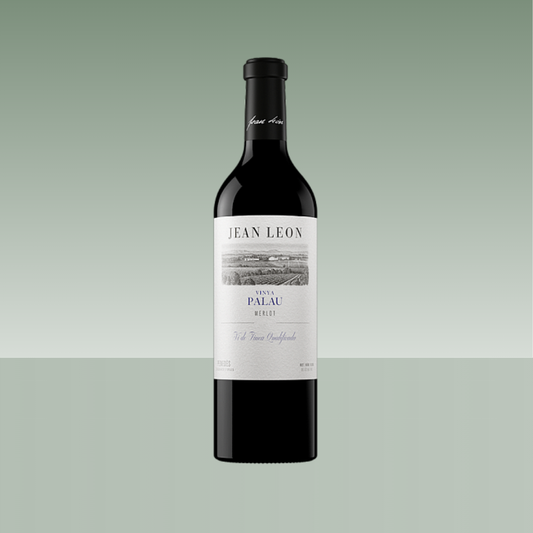 Botella de vino tinto Jean Leon Viña Palau Merlot con etiqueta blanca y cápsula negra.