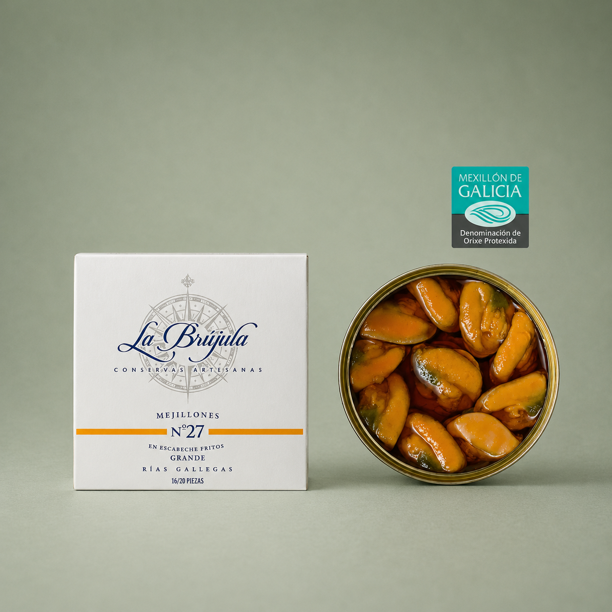 Lata abierta y estuche de mejillones en escabeche La Brújula Nº27 de las Rías Gallegas.