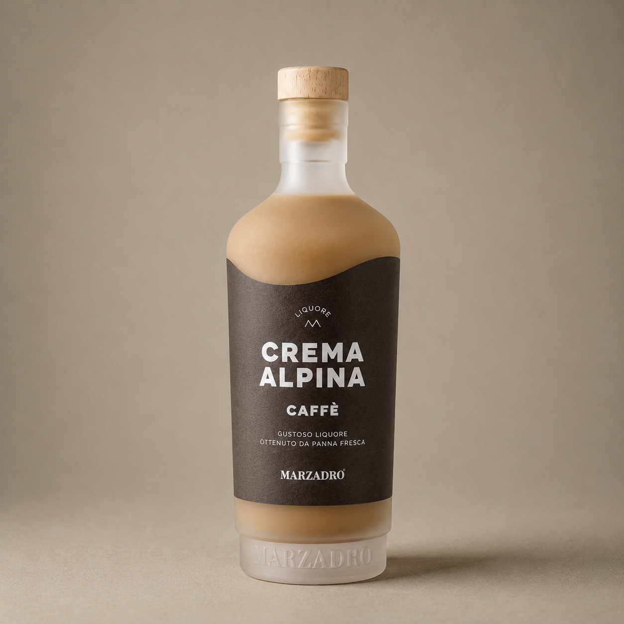 Botella de licor Marzadro Crema Alpina Caffè, crema de café italiana. 20cl