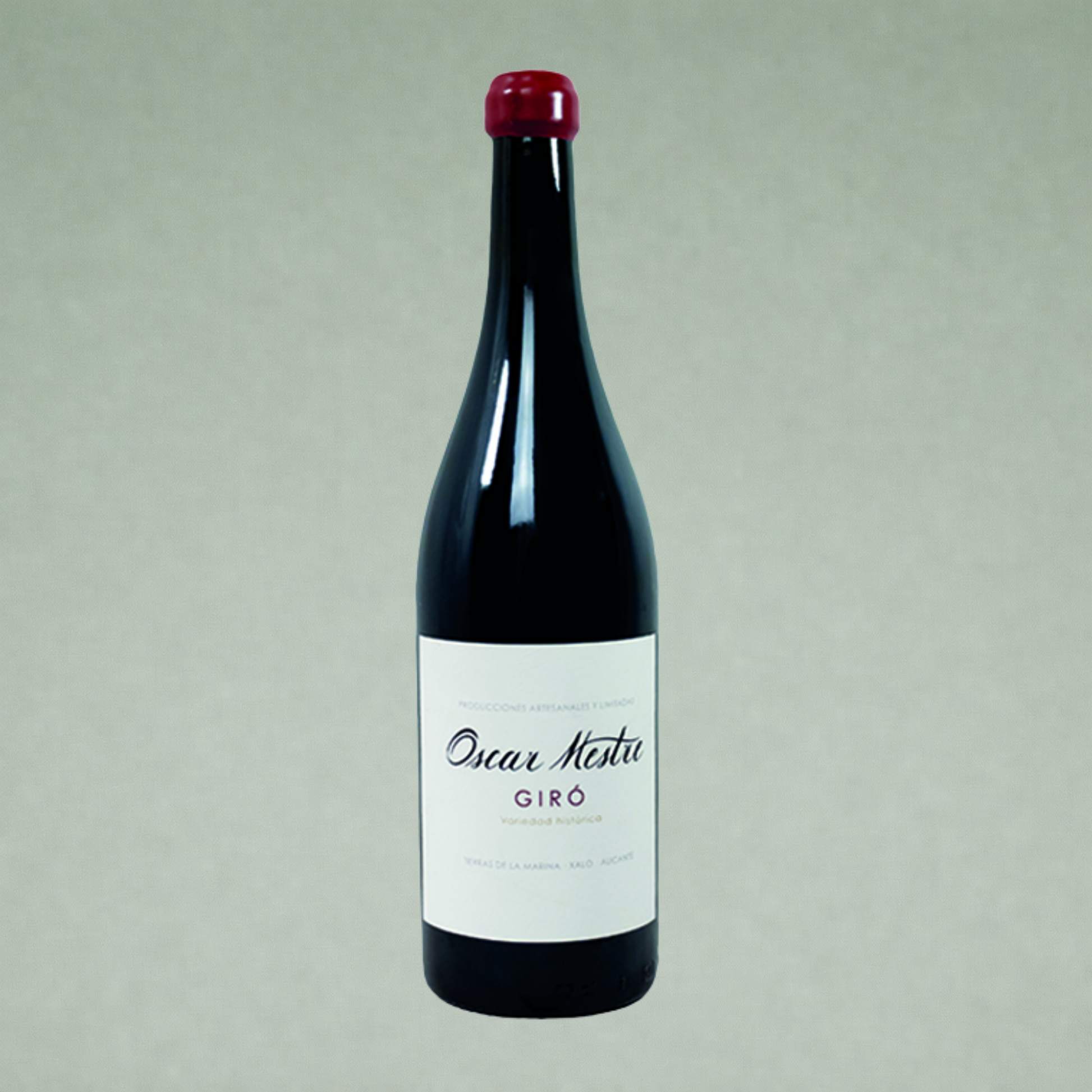 Botella de vino tinto Giró de Óscar Mestre elaborada en Jalón con etiqueta blanca minimalista.