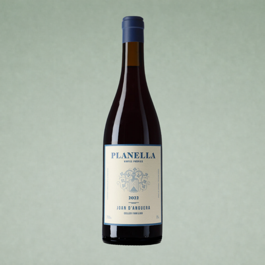 Planella 2022 vino tinto Joan d’Anguera botella con etiqueta clásica y cápsula azul