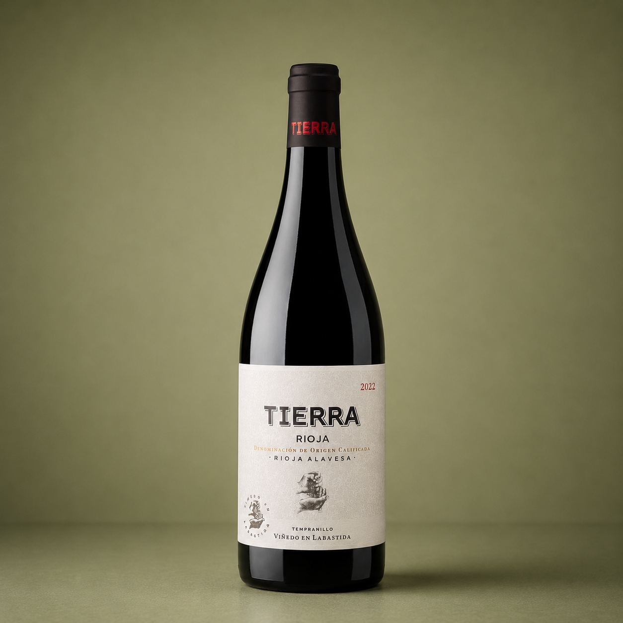 Botella de Tierra Rioja Alavesa 2022, vino tinto Tempranillo elaborado con viñedos de Labastida.